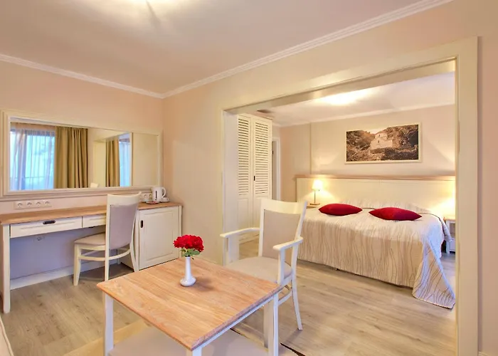 White Rock Castle & 호텔 3*