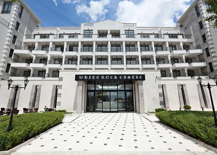 호텔 White Rock Castle & 발치크