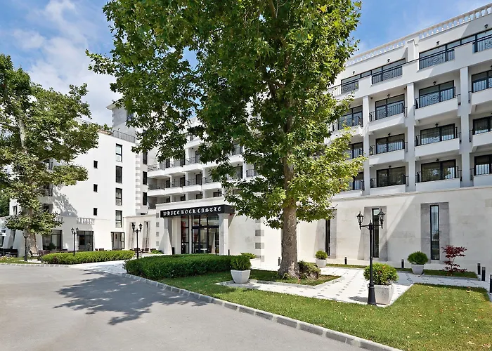 White Rock Castle & 호텔 3*