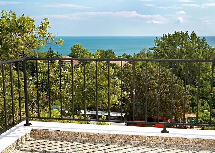 White Rock Castle & 3* 발치크