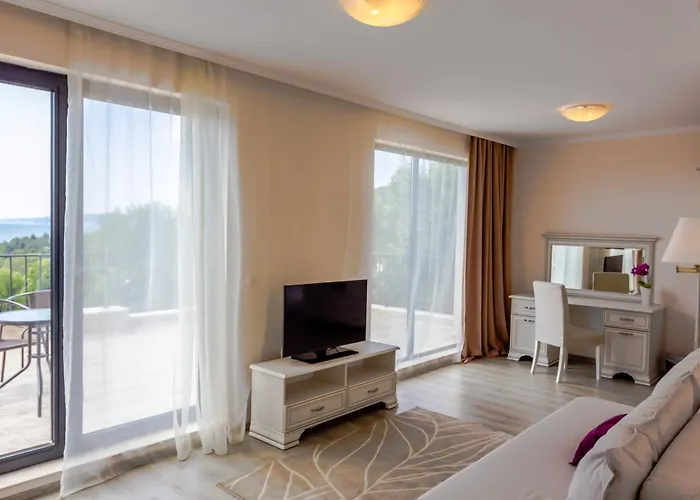 White Rock Castle & 발치크