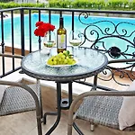 Otel White Rock Castle &