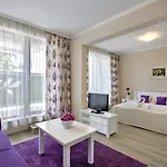 Otel White Rock Castle & 3*
