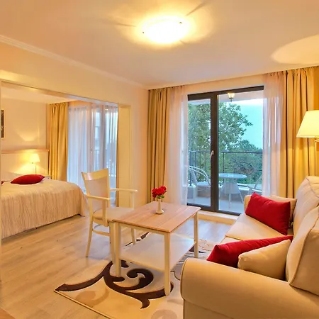 White Rock Castle & Hotel 3*