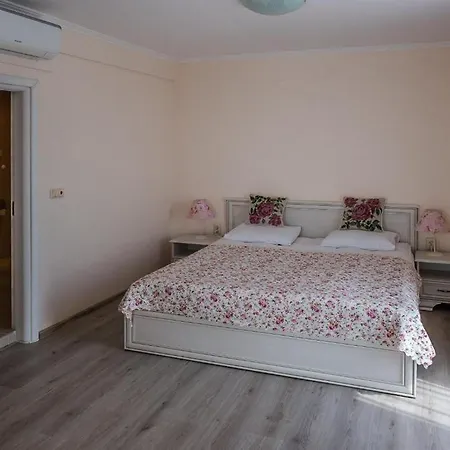 White Rock Castle & Szálloda