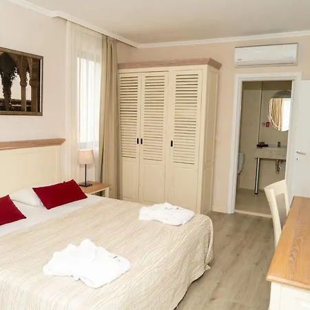 Hotel White Rock Castle & 3*