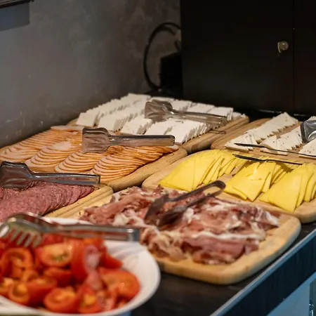 White Rock Castle & Szálloda