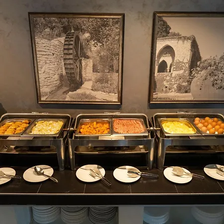 White Rock Castle & 3*