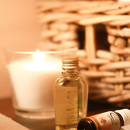 White Rock Castle & فندق 3*