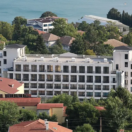White Rock Castle & Wellness Club 3*