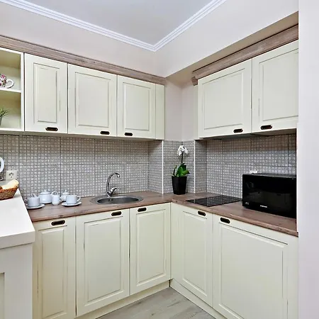 White Rock Castle & فندق