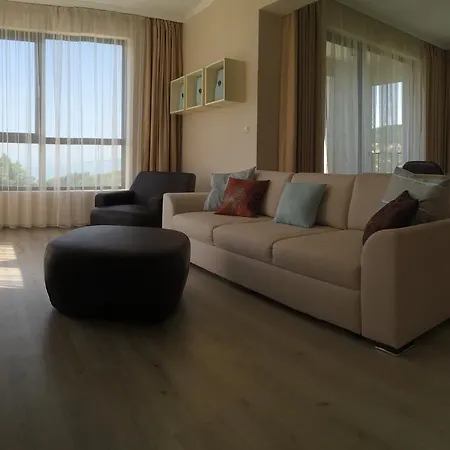 White Rock Castle & بالشيك