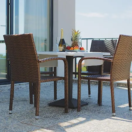 White Rock Castle & Hotel 3*