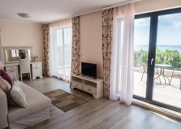 ホワイト ロック キャッスル スイート ＆ スパ 3*